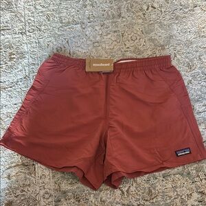 Patagonia women’s baggies shorts 5” Spanish red color